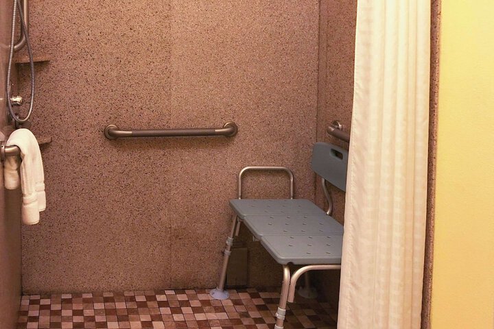 Room 26 of 85