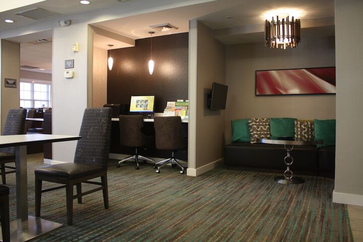 Business Center 27 of 28