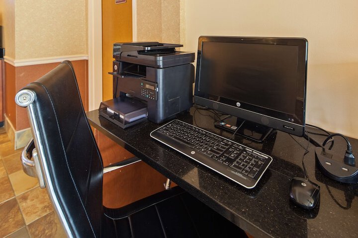 Business Center 29 of 29