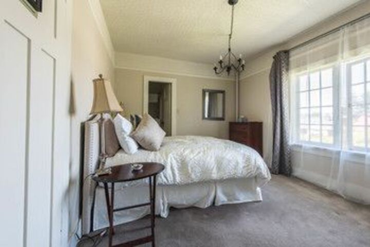Oak Bay Guest House Bed & Breakfast