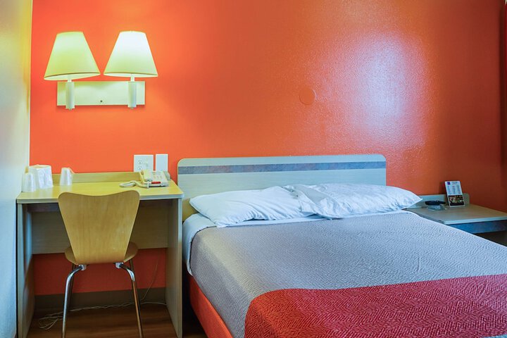 Room 12 of 16