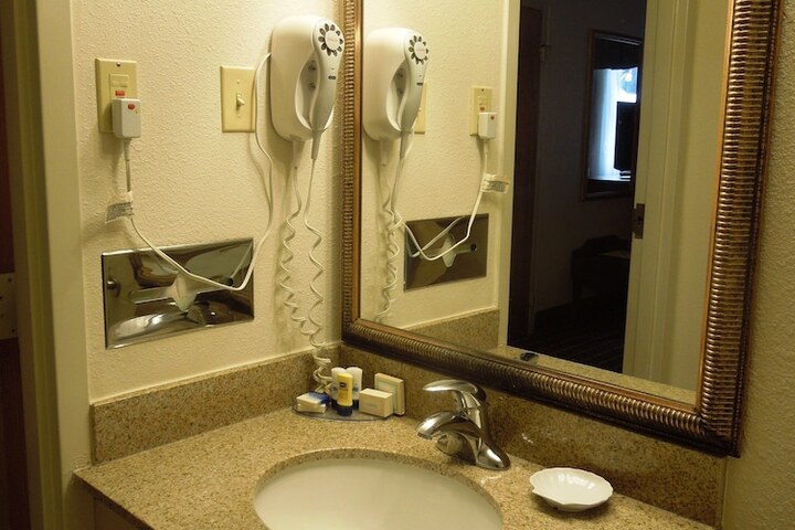 Room 14 of 28
