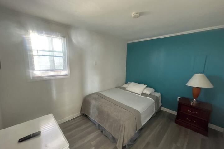Room 10 of 16