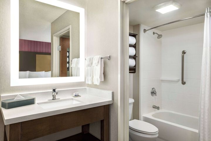 La Quinta Inn & Suites by Wyndham Newark - Elkton