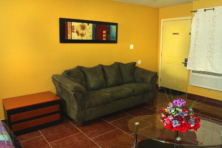 Room 9 of 12