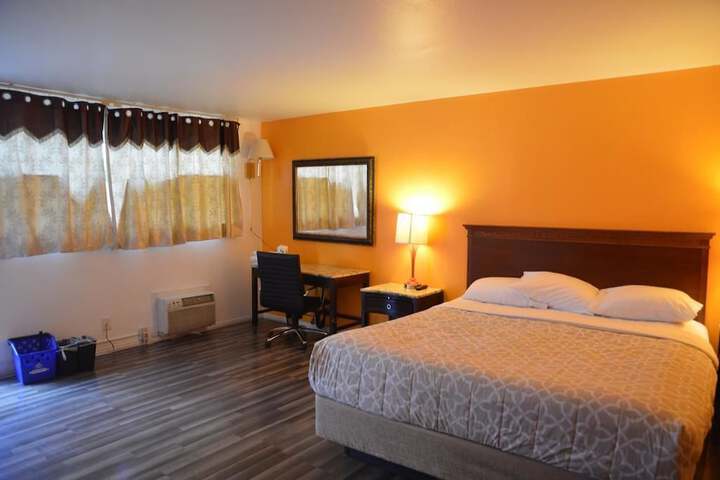 Room 6 of 14