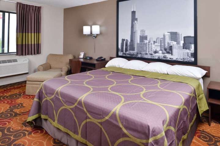 Super 8 by Wyndham Romeoville Bolingbrook