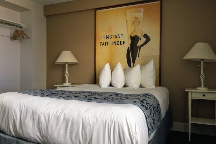 Room 52 of 163