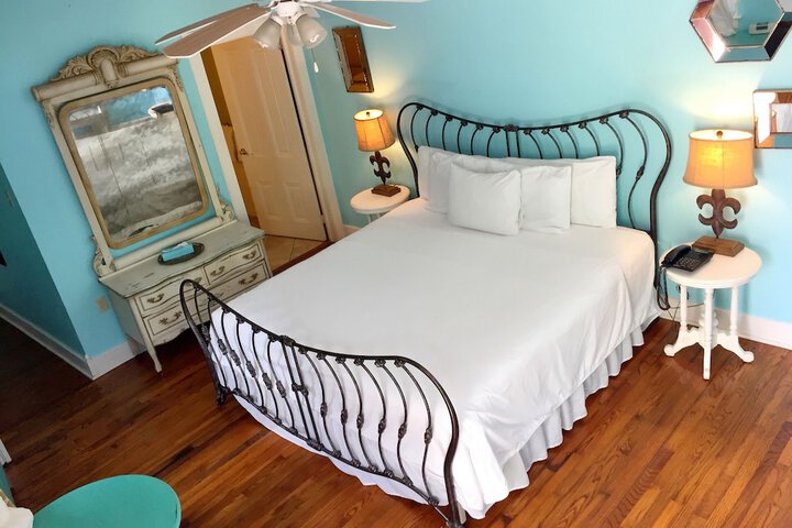 Room 27 of 100