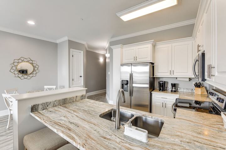 Downtown Bay St. Louis Condo - Walk to Beach!