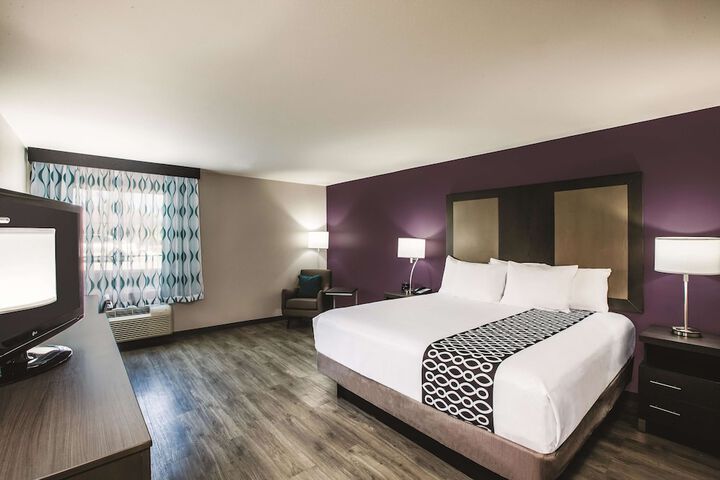 Room 30 of 34