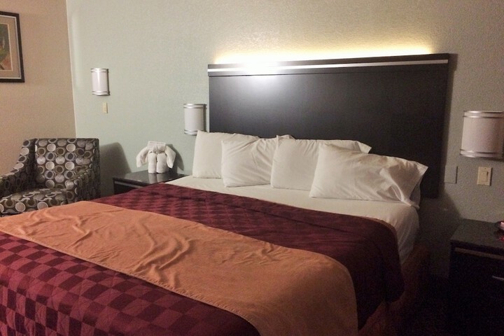Room 27 of 37