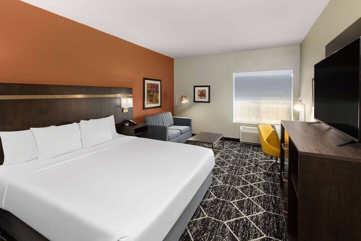 Room 13 of 42