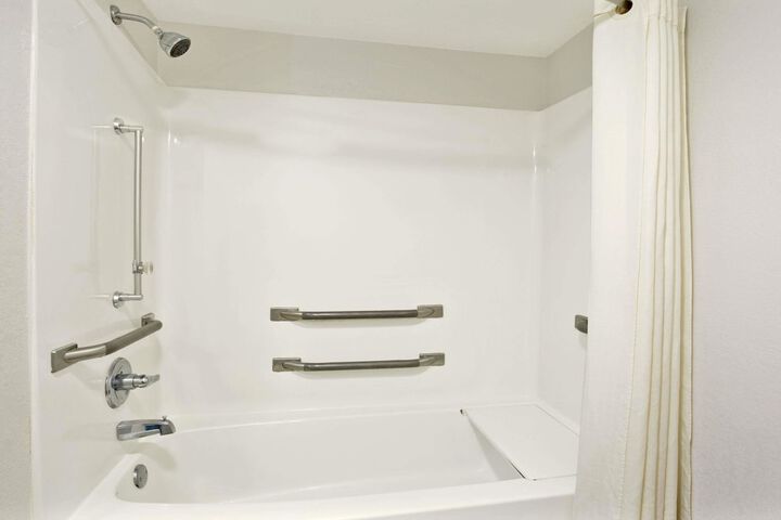 Room 9 of 28
