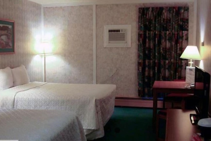Room 9 of 20