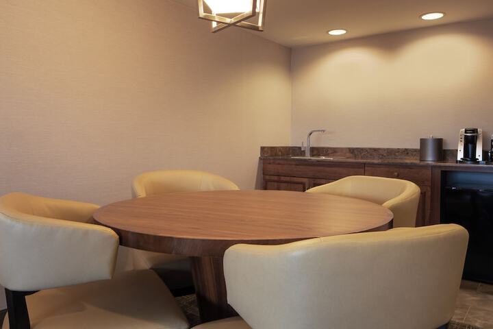 Room 33 of 71