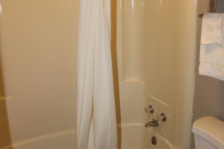Room 5 of 9