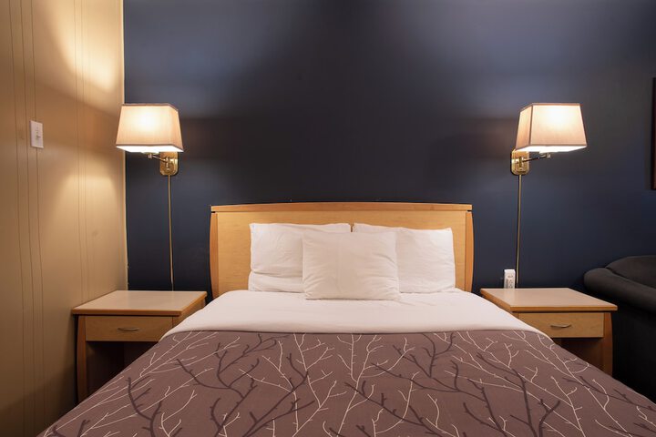 EasyStay Inn & Suites Fernie