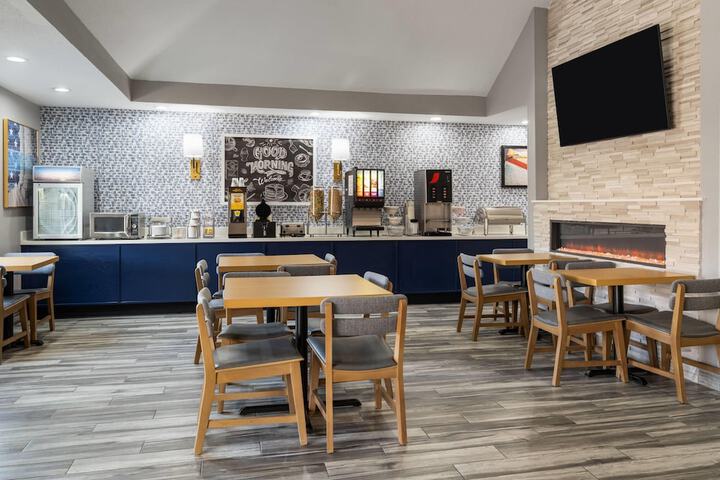 AmericInn by Wyndham Urbana / Champaign University Area