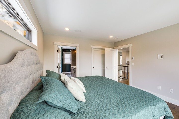 Mountain-view Home in Stoneham w / Hot Yoga Studio!