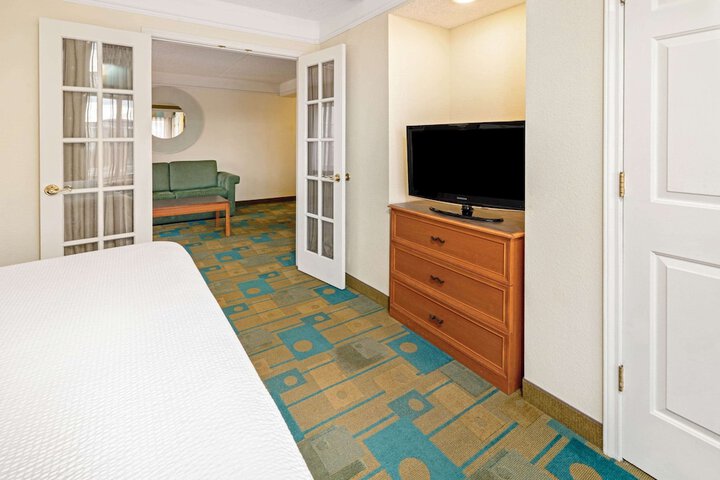 Room 11 of 29