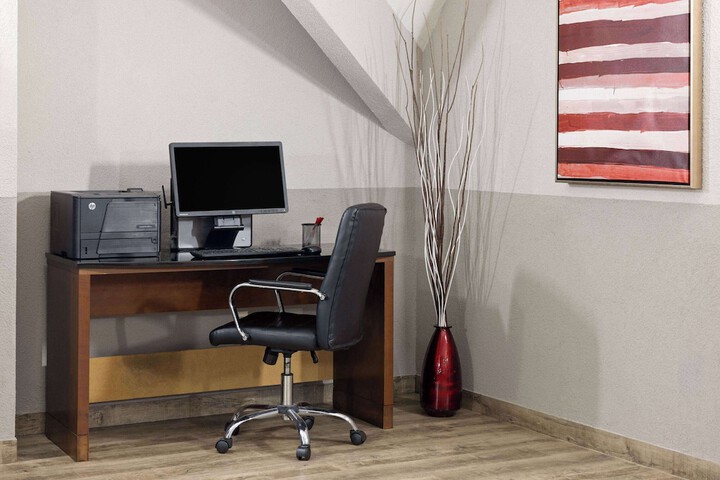 Business Center 31 of 31