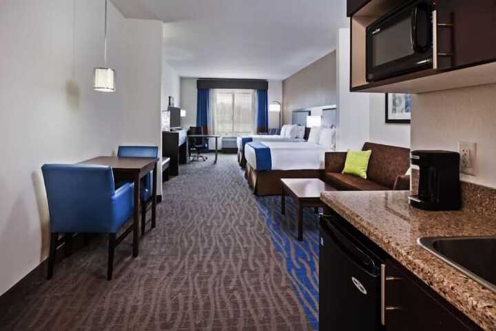 Holiday Inn Express & Suites Glenpool-Tulsa South by IHG
