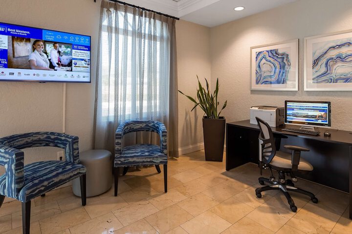 Business Center 27 of 27