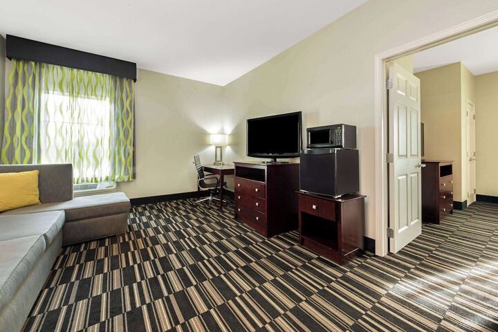 Room 13 of 30
