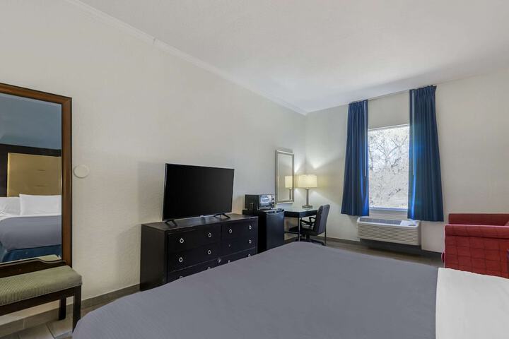 Room 14 of 33