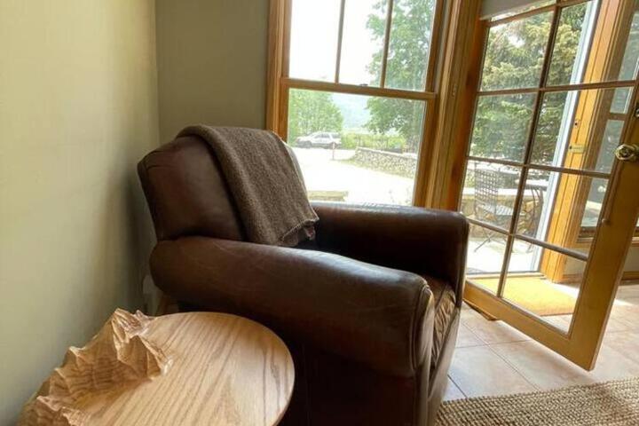 Roadhouse Lodge & Coffee Shop