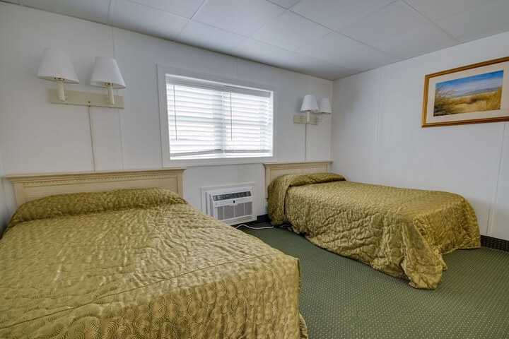 Room 10 of 17