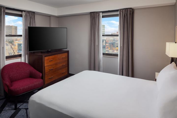 DoubleTree by Hilton Hotel & Suites Pittsburgh Downtown