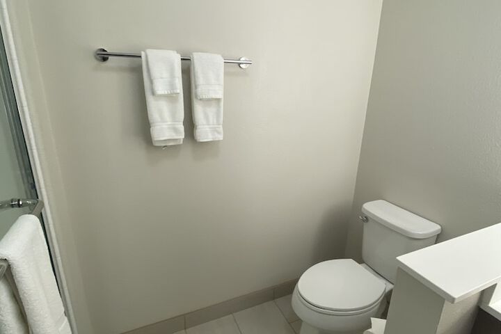 Room 33 of 66