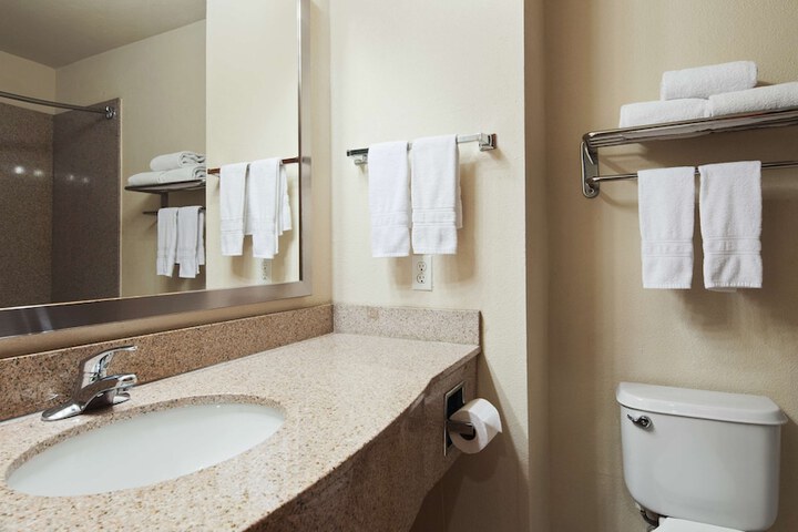 Best Western Cleveland Inn & Suites