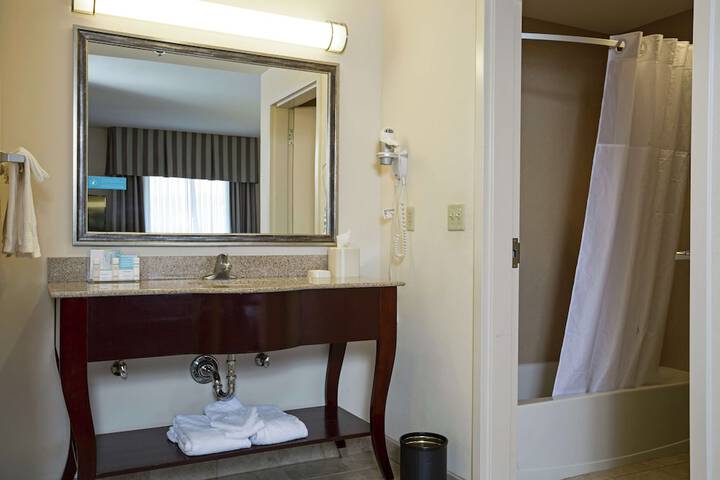 Room 27 of 51