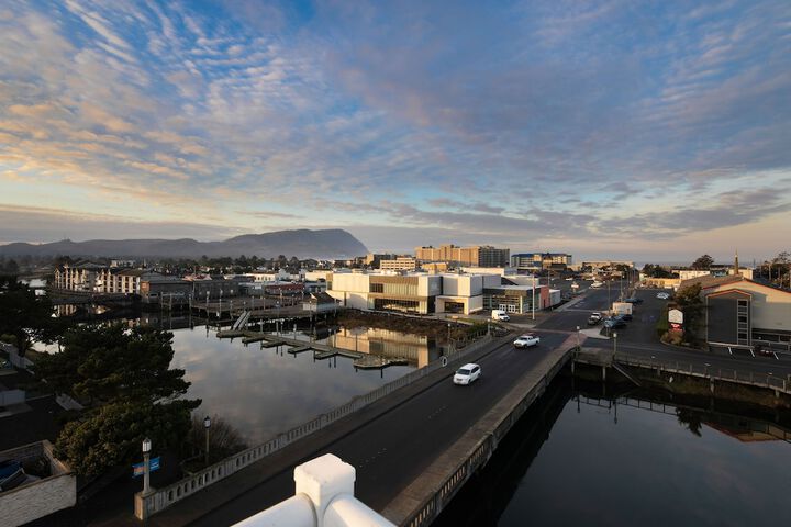 Rivertide Suites Hotel