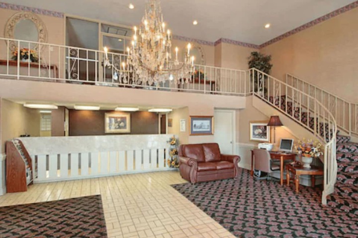 Days Inn by Wyndham West Memphis