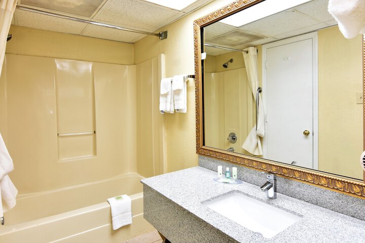 Room 21 of 28