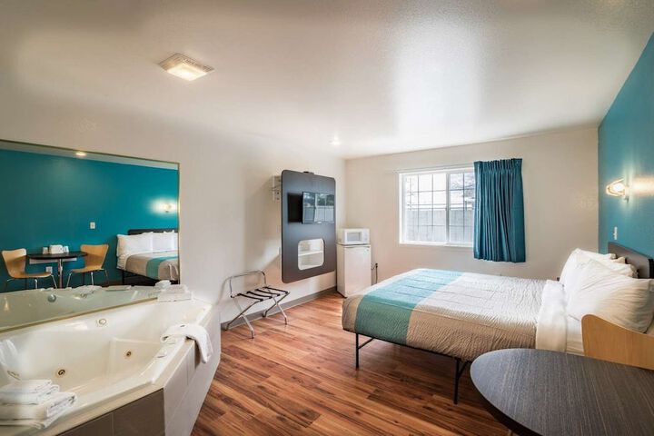 Room 20 of 33