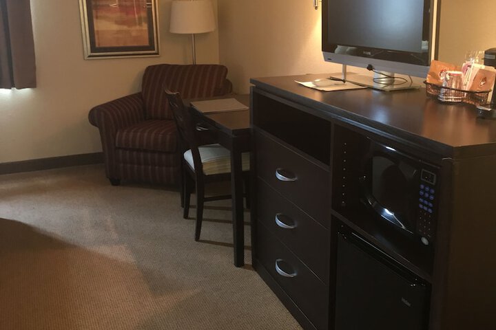 AmericInn by Wyndham Monmouth