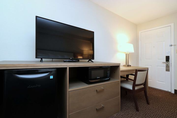 Room 13 of 33