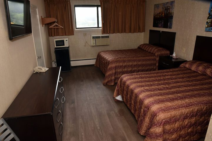 Room 6 of 10