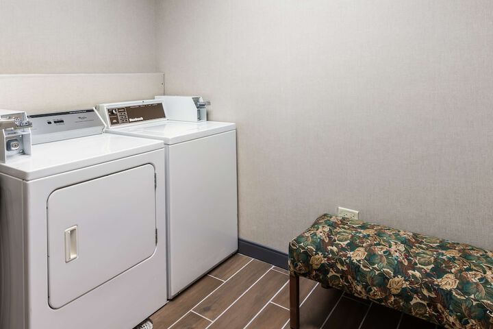 Hampton Inn & Suites Chicago / Hoffman Estates