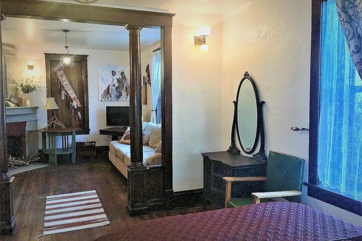Room 146 of 198
