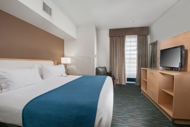 Room 32 of 65