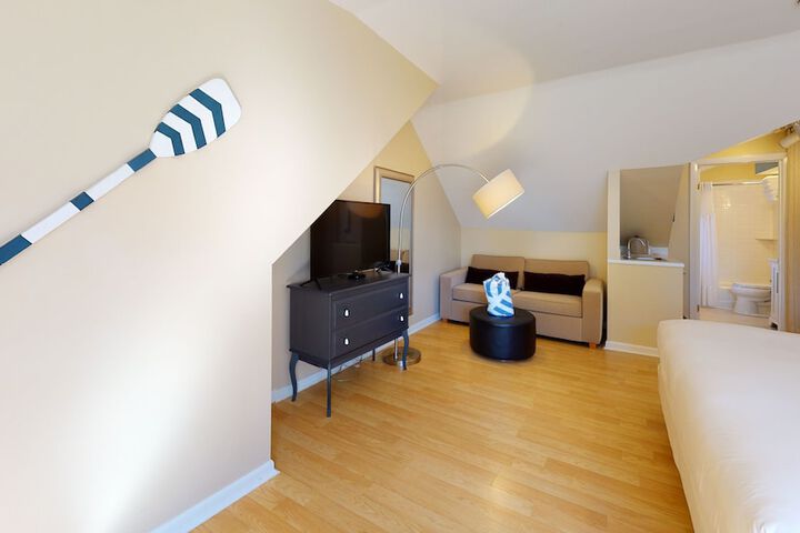 Breezeway Boutique Hotel