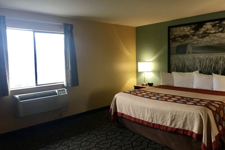 Room 33 of 42