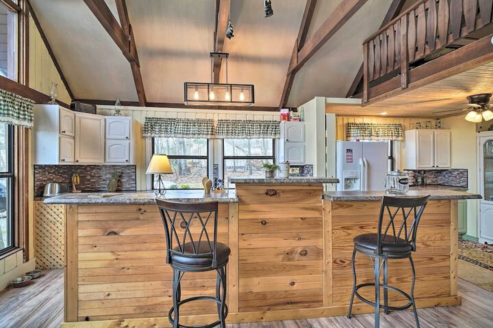Douglas Lake Cabin w / Mountain-view Deck & Grill