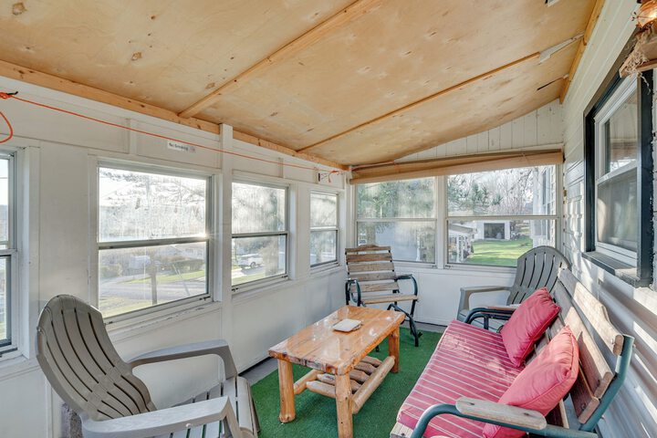Cozy Pennsylvania Home w / Fire Pit & Dock Access!